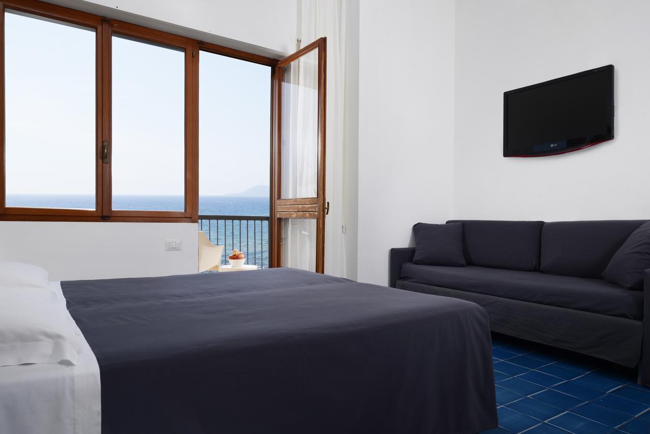 La Playa Hotel